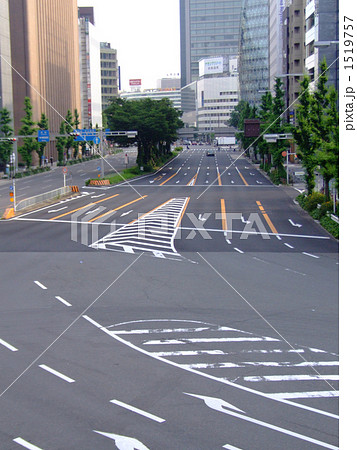 交差点 カーブ 白線 車線の写真素材