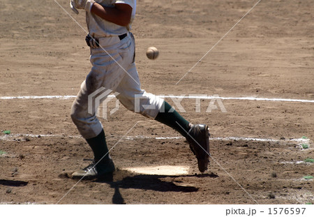 野球 バッター 後ろ姿 ユニフォームの写真素材