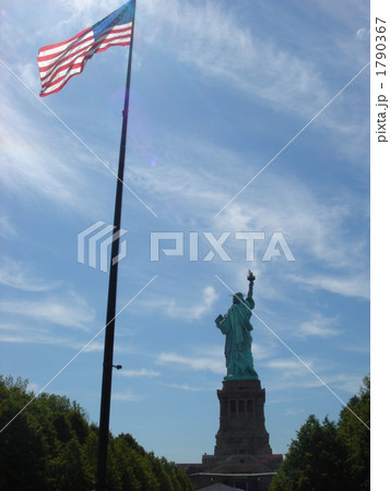 自由の女神 自由 星条旗 ニューヨークの写真素材 - PIXTA