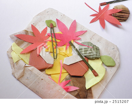 紙細工 折り紙 クラフト 栗拾いの写真素材