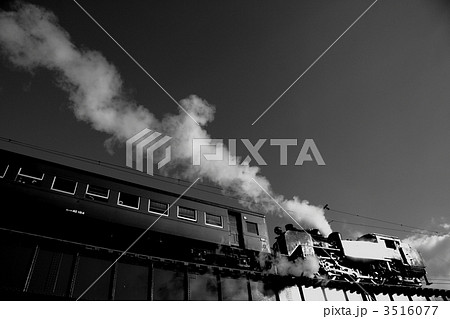 鉄橋 モノクロ 鉄道 線路の写真素材 - PIXTA