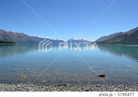 オハウ湖 湖 幻想的 綺麗の写真素材