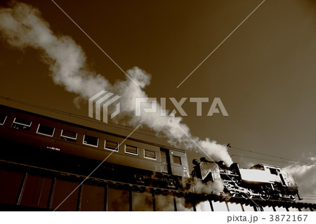 鉄橋 モノクロ 鉄道 線路の写真素材 - PIXTA