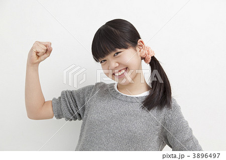 腕まくり 女の子の写真素材 腕まくり 女の子の写真素材