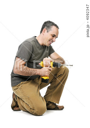 男性 しゃがむ 白バック 白色 笑顔の写真素材