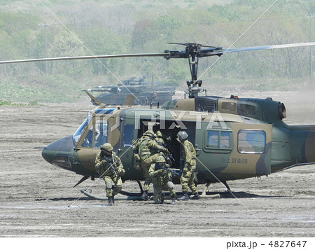 陸上自衛隊 ヘリ ヒューイ Uh 1 ヘリボーンの写真素材