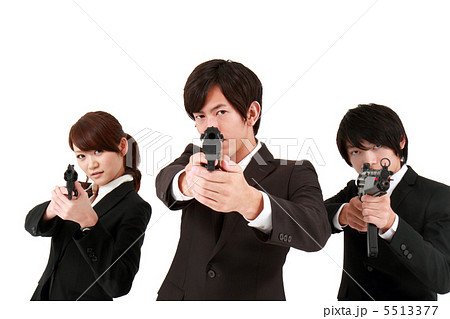 人物 日本人 銃 社会人の写真素材