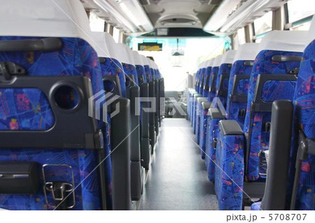 バス 観光バス 車内 通路の写真素材
