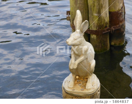 ウサギの石像^^ うさぎ rabbit statue 石像の写真素材 - PIXTA