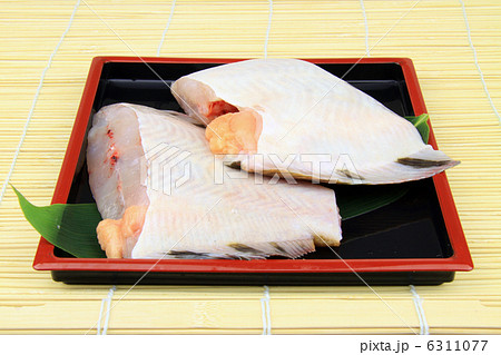 切り身 黒カレイ 黒かれい 子持ちかれいの写真素材
