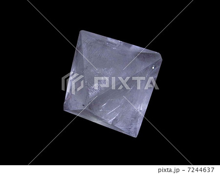 カリウムミョウバン 結晶の写真素材