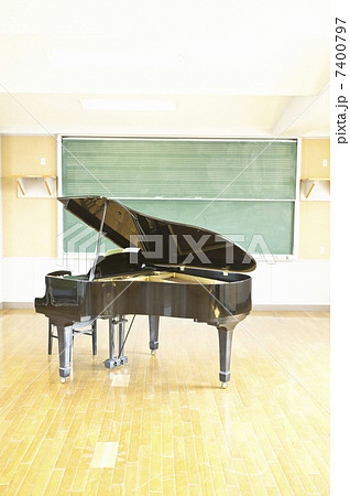 音楽室 グランドピアノの写真素材