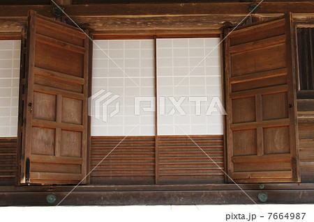 観音開き 扉の写真素材