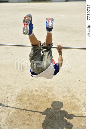 小学生 鉄棒 パンモロ 