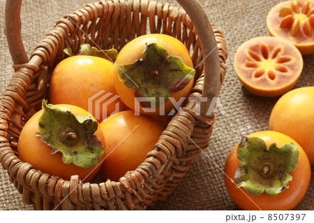 食べ物 柿 茶色 果物系の写真素材
