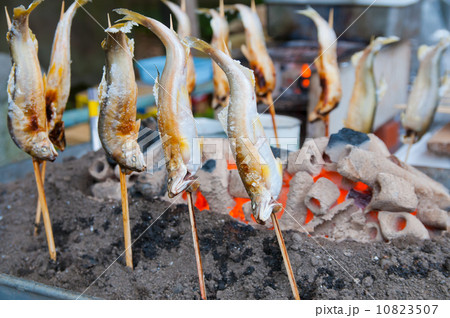 鮎の塩焼きの屋台の写真素材