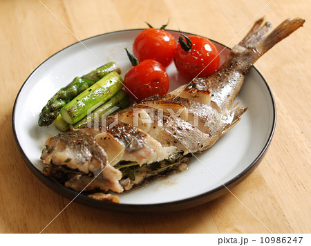 イサキ 魚 洋風 料理の写真素材