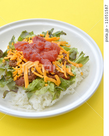 沖縄料理 タコライス 地方グルメ タコスの写真素材