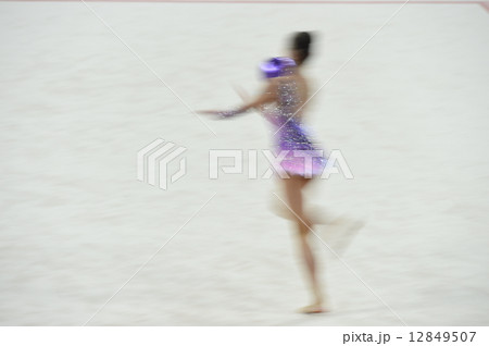 体操 新体操 ボール 女性の写真素材 体操 新体操 ボール 女性の写真素材