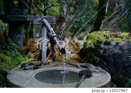 石臼 日本庭園 ししおどしの写真素材