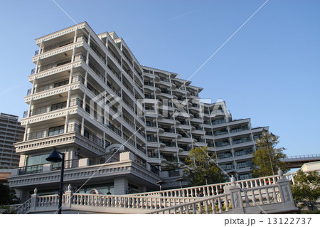 億ション マンション ベランダ 豪華マンションの写真素材