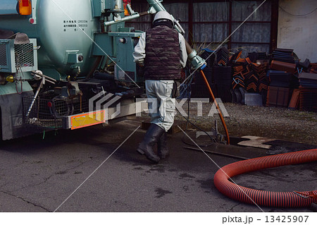 強力吸引車 作業 働く人々の写真素材