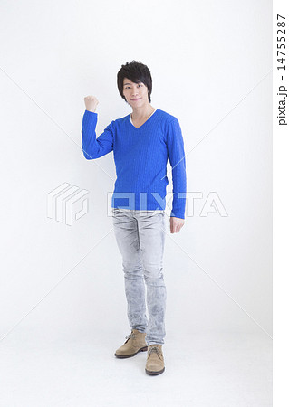 カッコいい 若い男性 ジェスチャー ガッツポーズの写真素材