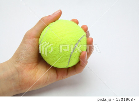 テニスボール 握る 手 硬式テニスの写真素材