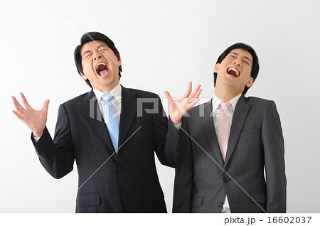 爆笑 大笑い 男性 人物の写真素材