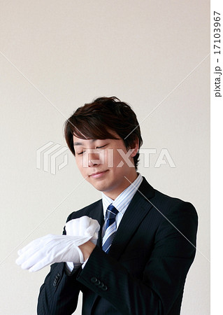 手袋 手 鑑定士 白手袋の写真素材
