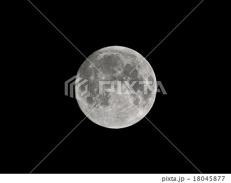 クレーター 月 満月 キレイの写真素材