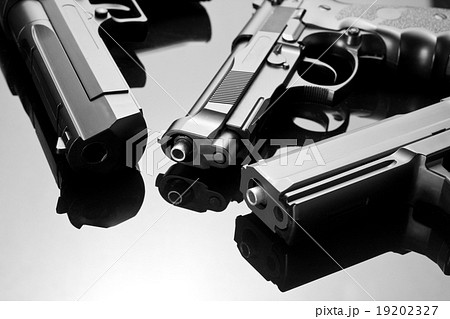 おもちゃ ピストル 鉄砲 空気銃の写真素材