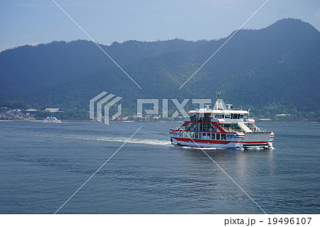みやじま丸 フェリー 船 宮島の写真素材