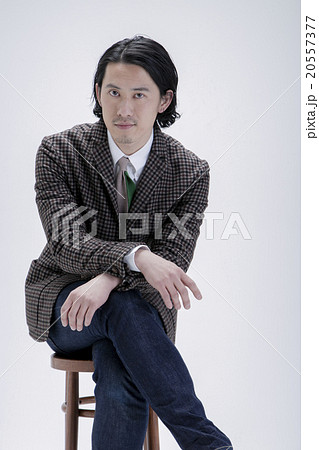 ポートレート 男性 ファッション スーツの写真素材
