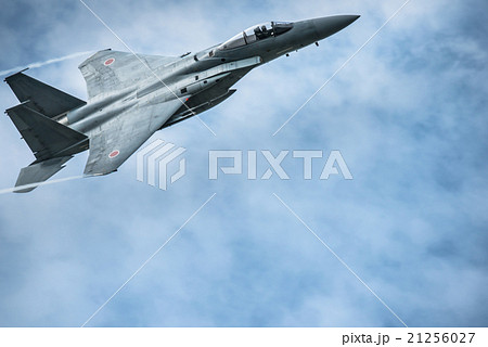 戦闘機 青空 F 15 ベイパー かっこいいの写真素材 Pixta