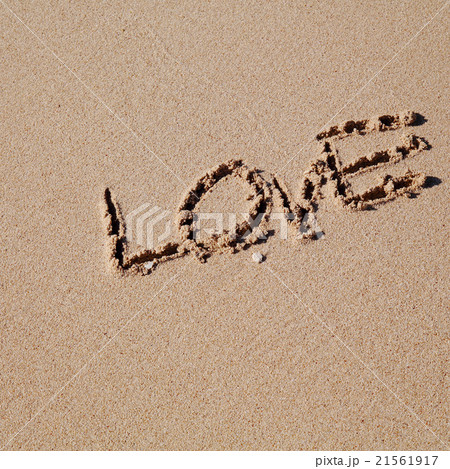 Love 砂浜 文字 海 砂 波打ち際の写真素材