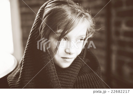 女の子 子供 外国人 セピア 小さいの写真素材