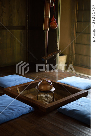 自在鍵 囲炉裏の写真素材 - PIXTA