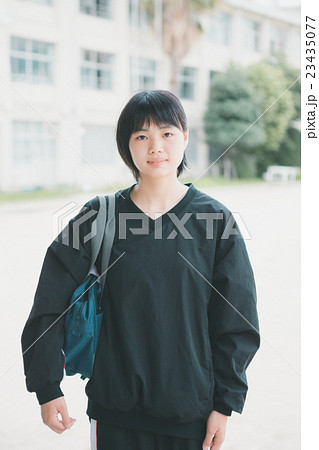 中学生 ジャージ 女子 女子中学生の写真素材