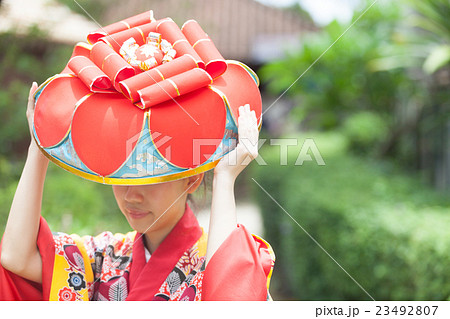 琉球衣装 沖縄 花笠の写真素材 - PIXTA