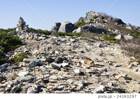 ケルン 岩 山道 自然の写真素材