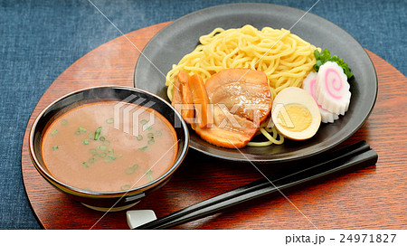 つけ麺 ラーメン 盛り付け 湯気の写真素材