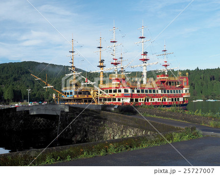 船着場 芦ノ湖 海賊船 船の写真素材