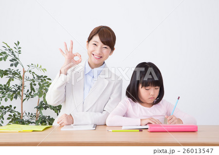 左利き 女子の写真素材 左利き 女子の写真素材