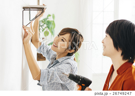 女性 Diy Diy女子 棚の写真素材