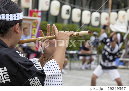 祭り 篠笛 吹く 女性の写真素材 - PIXTA