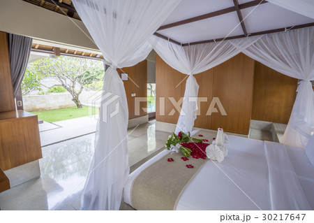 天蓋付きベッドの写真素材