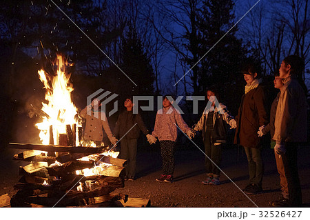 小学生 女子 林間学校 手の写真素材