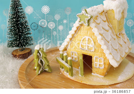 ヘクセンハウス お菓子の家 クリスマス 年中行事の写真素材