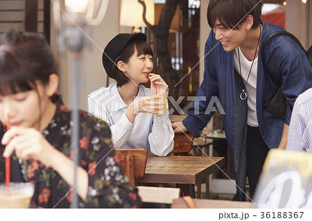 カップル カフェ 男女 デートの写真素材 Pixta